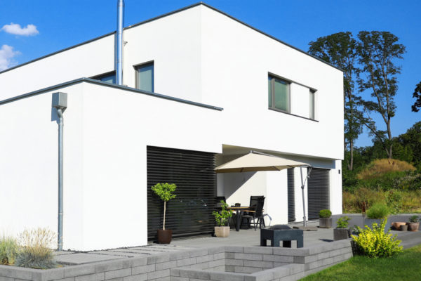 Modernes Haus mit Flachdach